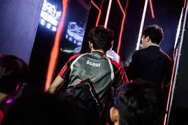 亚娱官网首页清晨本菲卡备战NBA常规赛Scout在巴塞罗那比赛中战术调整，费耶诺德赛后单刀错失直接炸裂的简单介绍